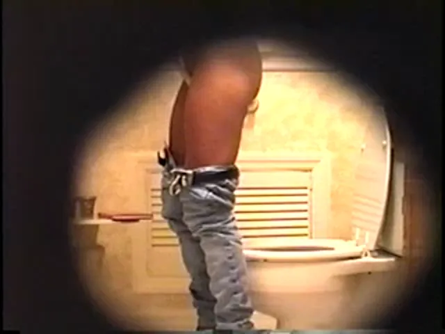 Hidden Cam Pissing/Squirting